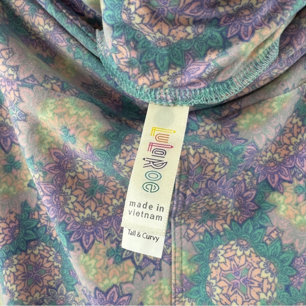 LuLaRoe Tall & Curvy Leggings – Buttery Soft Stretchy Print Leggings - Picture 5 of 5